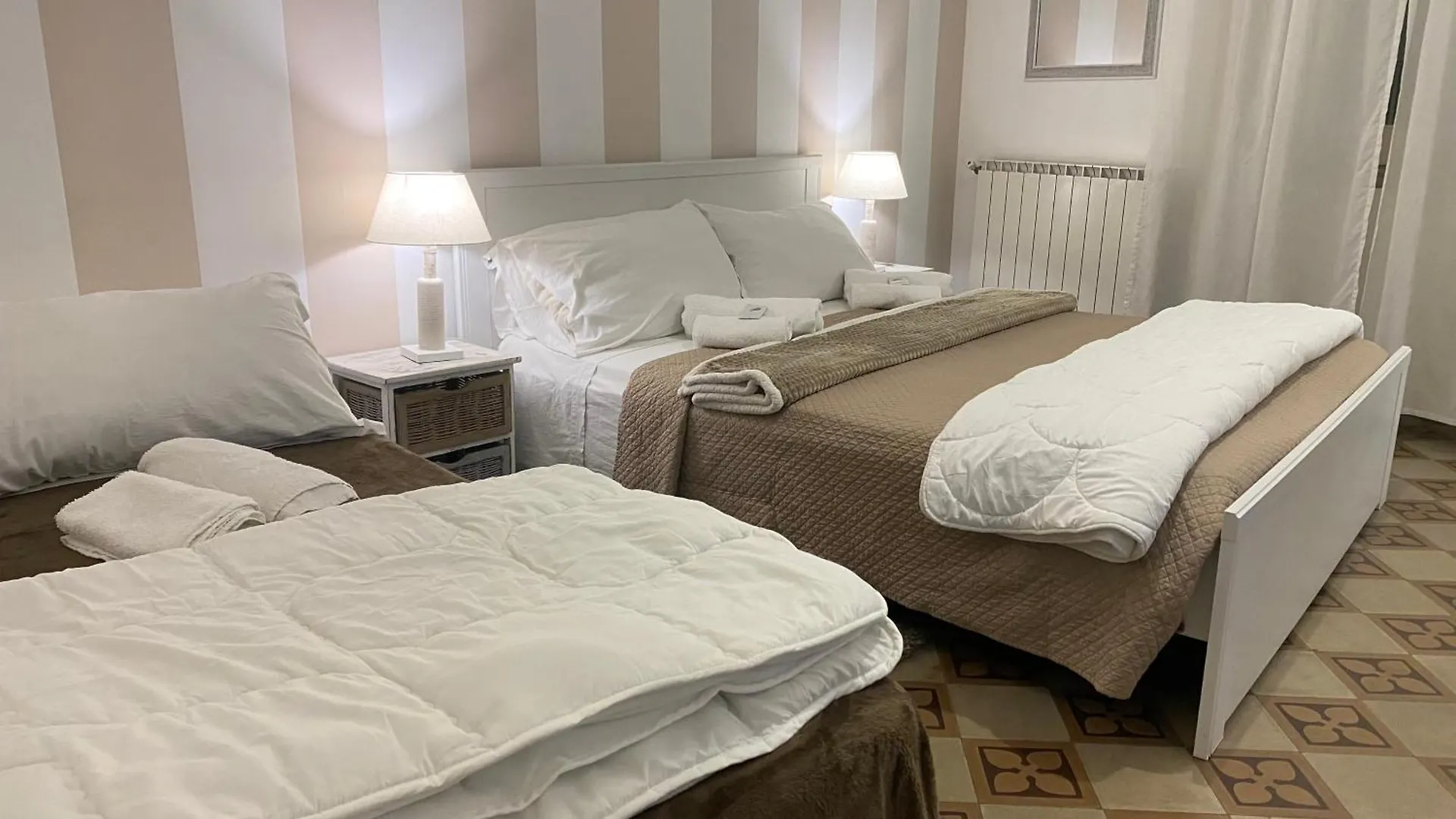Bb Essenze Bed & Breakfast Palermo Italy