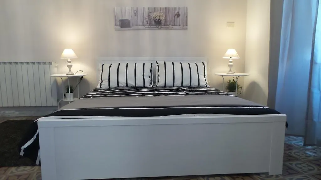 Bb Essenze Bed & Breakfast Palermo Italy